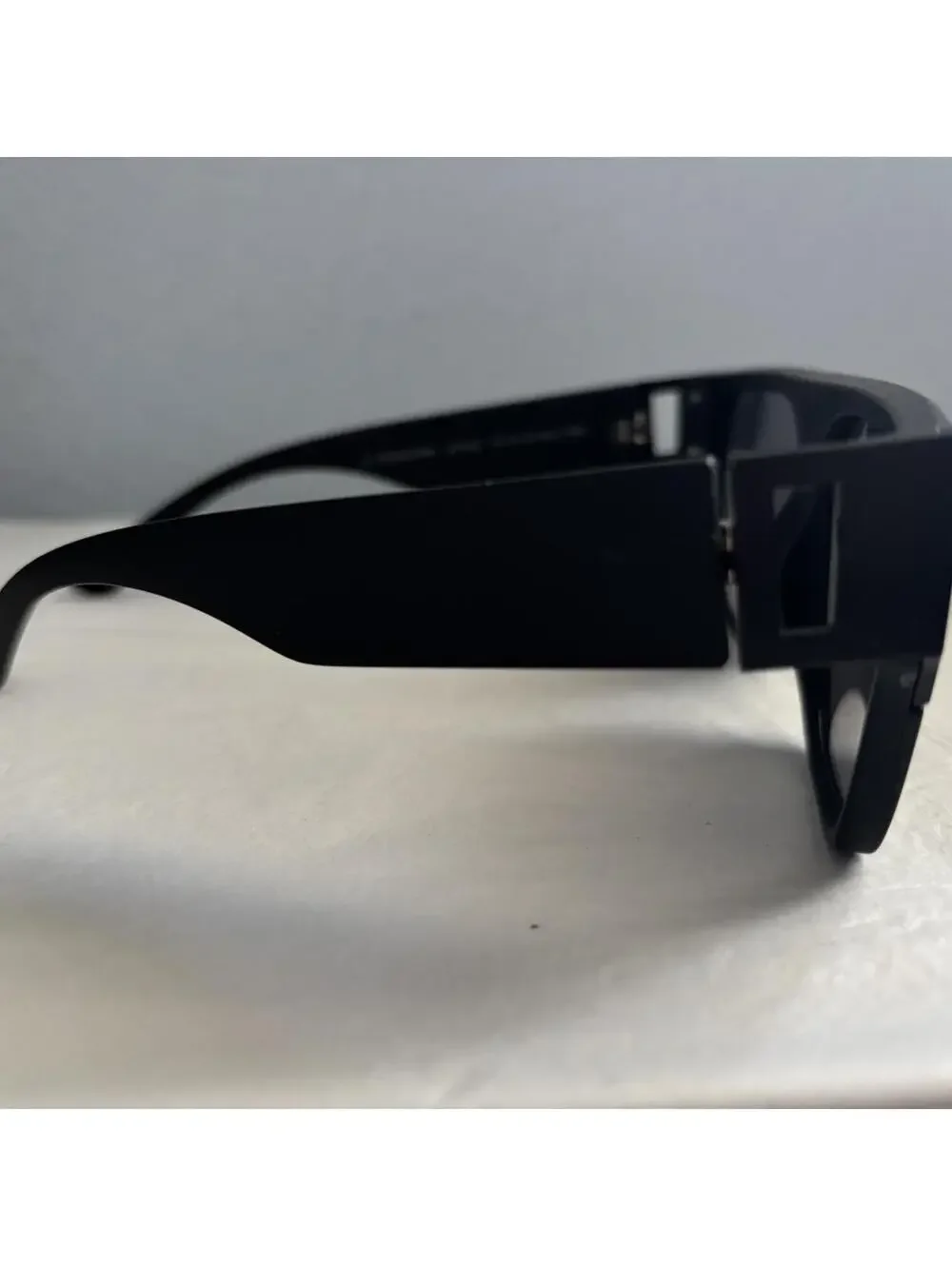 Foster Grant Men's Black Sunglass